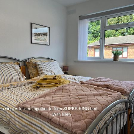Valley View Self-Catering Coastal Bungalow In Rural West Wight Фрешуотър Екстериор снимка