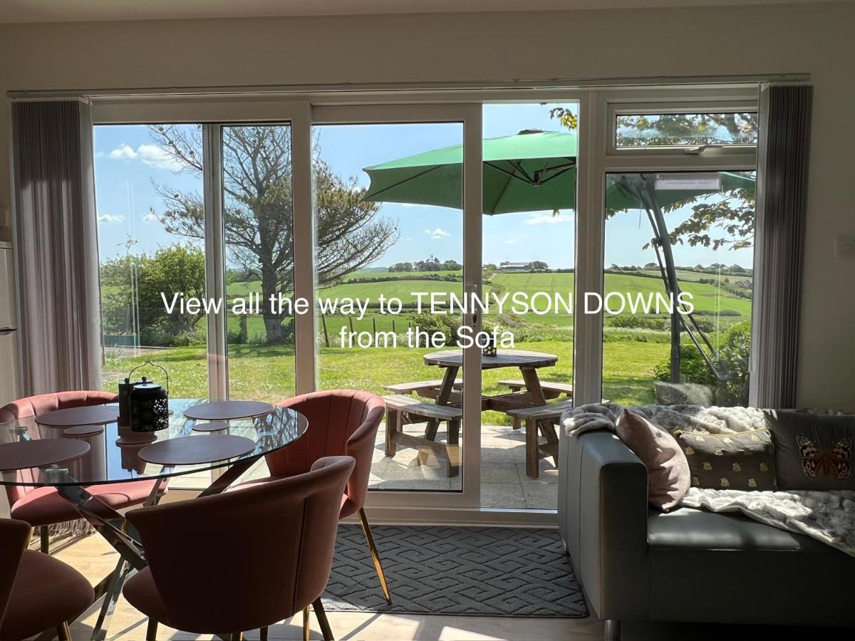 Valley View Self-Catering Coastal Bungalow In Rural West Wight Фрешуотър Екстериор снимка