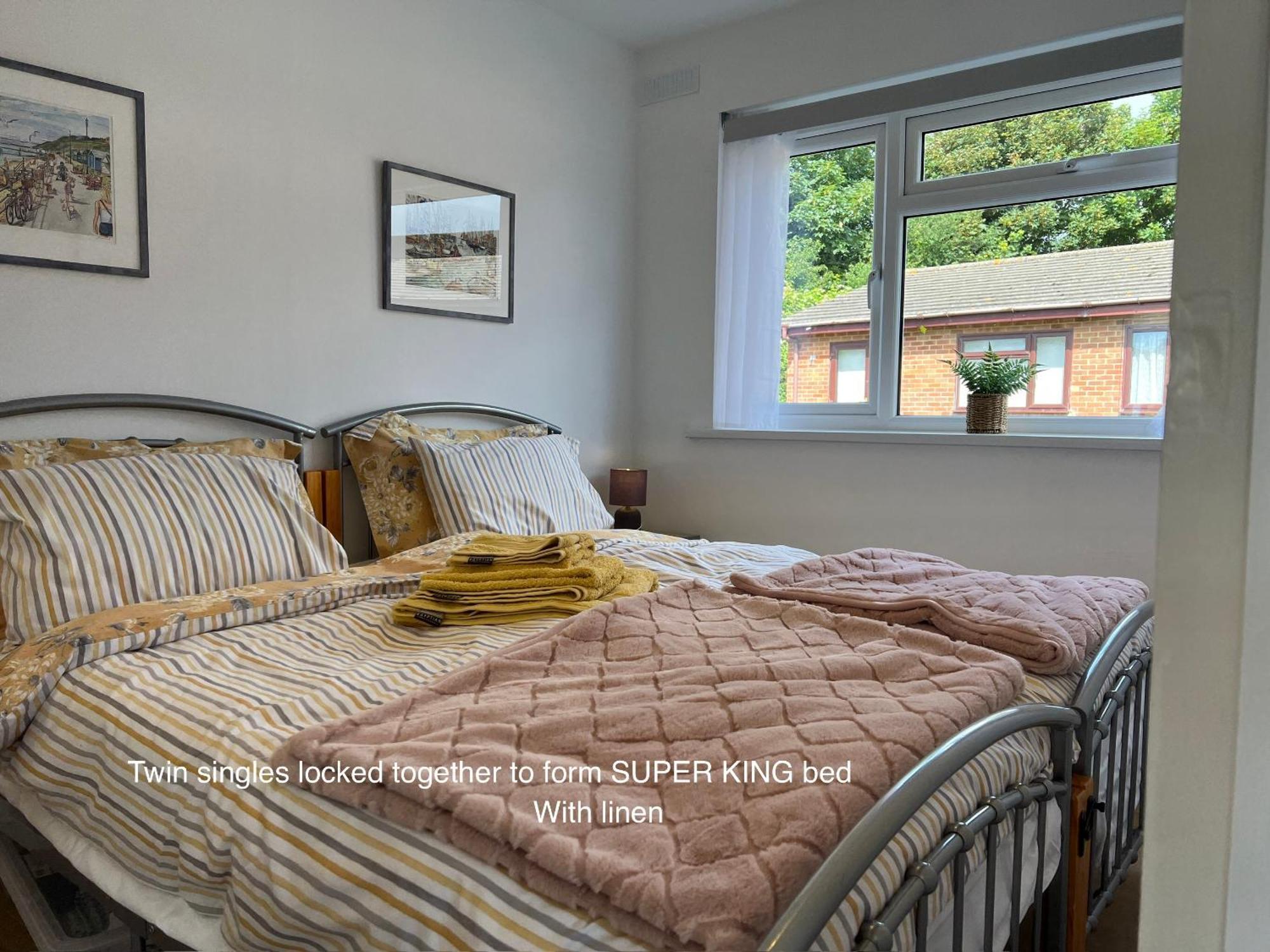 Valley View Self-Catering Coastal Bungalow In Rural West Wight Фрешуотър Екстериор снимка