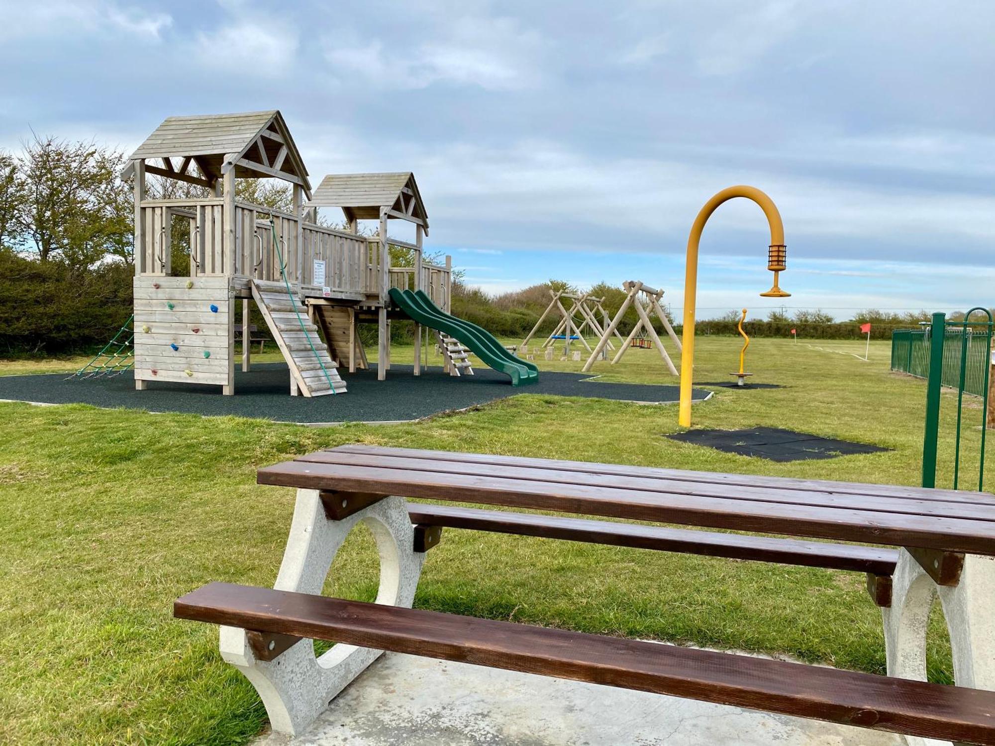 Valley View Self-Catering Coastal Bungalow In Rural West Wight Фрешуотър Екстериор снимка